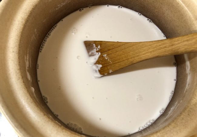 沖縄みきのレシピ　米粉に水を入れ火にかける